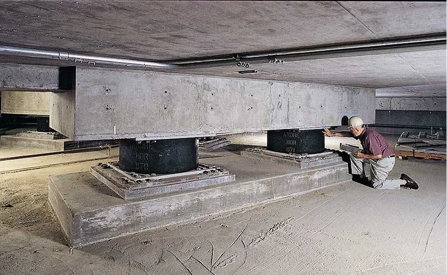Diseño de Aislación Sísmica de Base en Arica: Protección Estructural en Zona de Alta Sismicidad