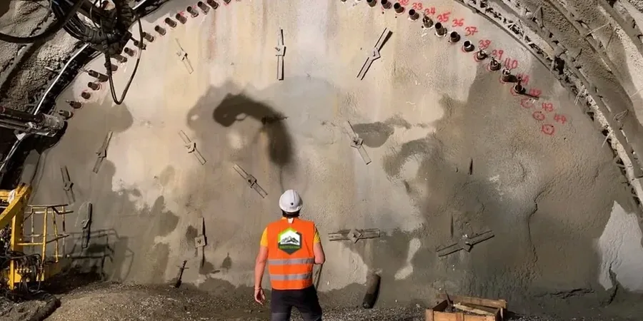 Monitoreo geotécnico de excavaciones en Arica: control en la ciudad del desierto y el mar